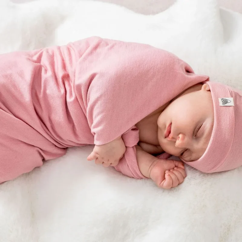 emmaillotage bébé couverture en laine mérinos rose Alpes du sud Mérinos