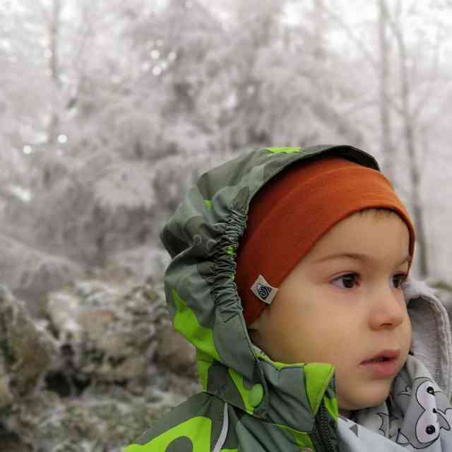 brique bonnet enfant en mérinos pour la neige