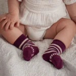 chaussettes en laine mérinos pour bébé prune