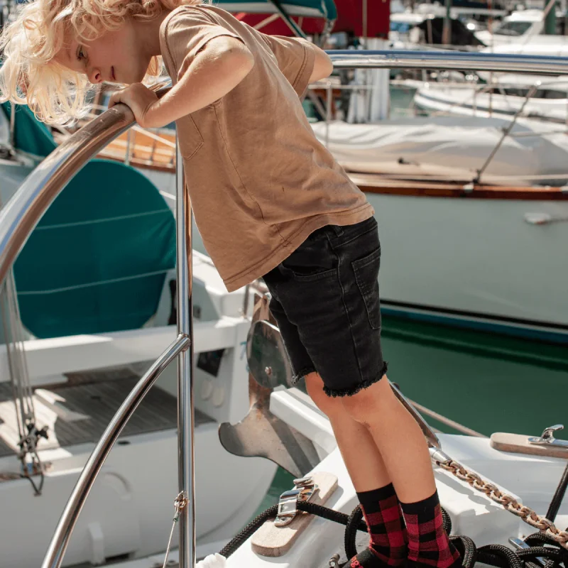 chaussettes en laine mérinos pour enfant mi-mollet rouge porté