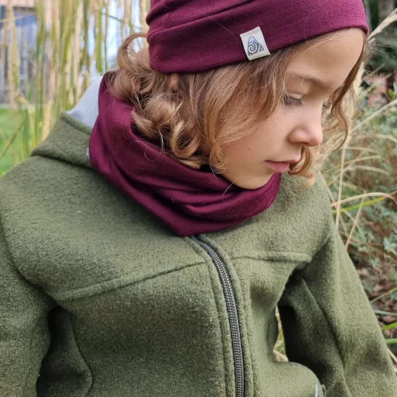 veste outdoor en laine bouillie de Disana pour enfant vert olive portée
